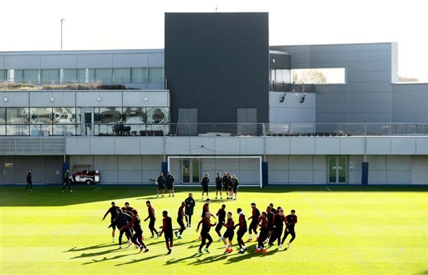 Xuất hiện đồ chơi lạ trong buổi tập của Man City - Bóng Đá