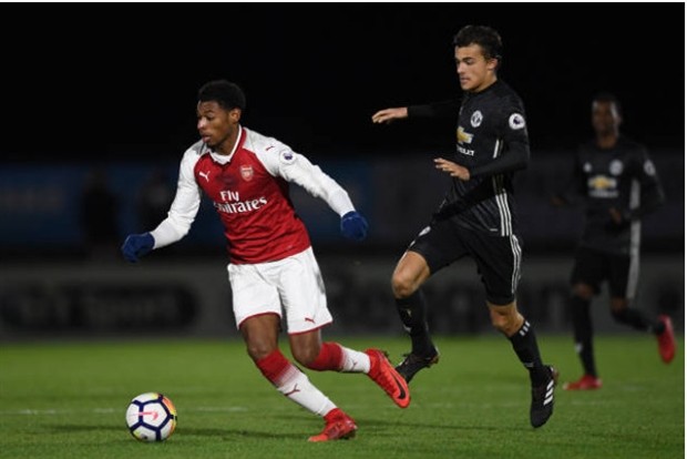 Tom Sang, cánh chim lạ xuất hiện trong buổi tập của Man Utd là ai? - Bóng Đá