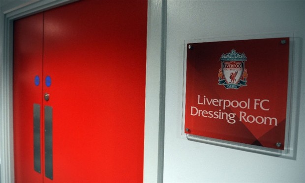 Fan Liverpool choáng váng khi thấy thảm họa đá chính - Bóng Đá