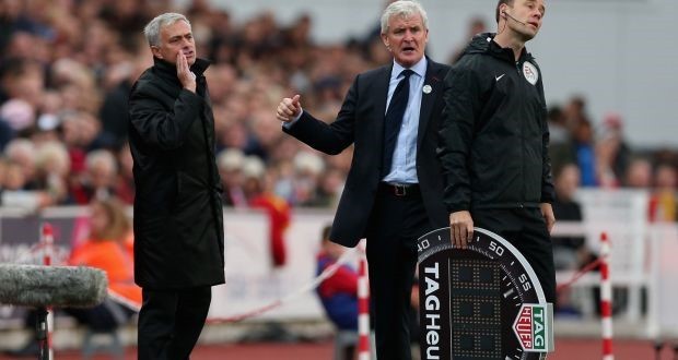 Mourinho xuất hiện cau có sau khi bị fan Man Utd tẩy chay - Bóng Đá
