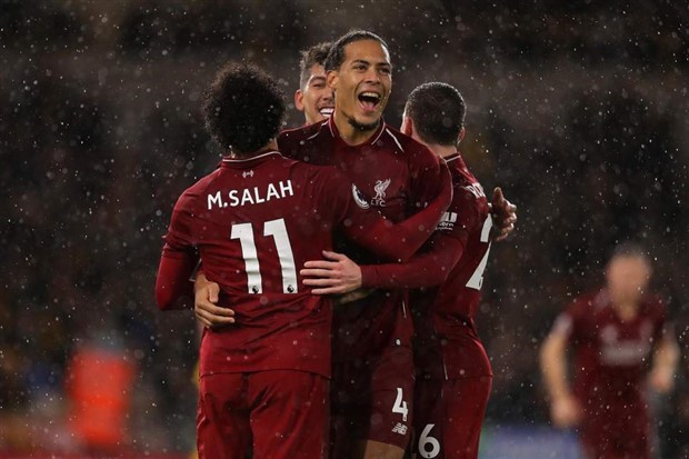 Ngày này năm xưa, Van Dijk 'đốt tiền' của Liverpool - Bóng Đá