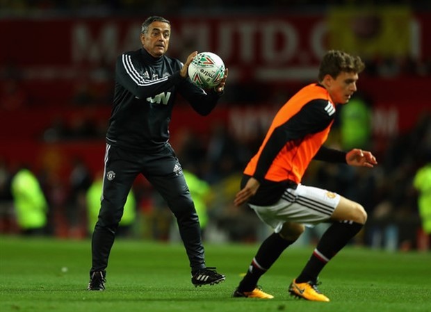 Mourinho bí mật 'hẹn hò' với cựu HLV của V-League - Bóng Đá