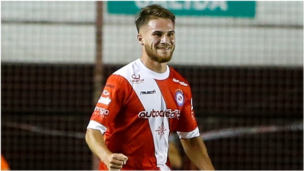 Sốc: 2 tiếng, ký hợp đồng với 22 cầu thủ - Bóng Đá