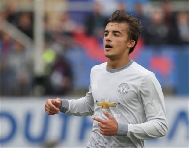 Tom Sang, cánh chim lạ xuất hiện trong buổi tập của Man Utd là ai? - Bóng Đá