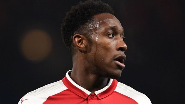 Tương lai bất ổn, sao Arsenal vẫn tươi rói 'đi bơi' - Bóng Đá