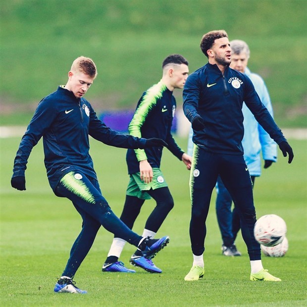 Xuất hiện đồ chơi lạ trong buổi tập của Man City - Bóng Đá