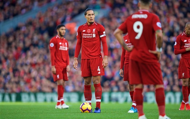 Ngày này năm xưa, Van Dijk 'đốt tiền' của Liverpool - Bóng Đá
