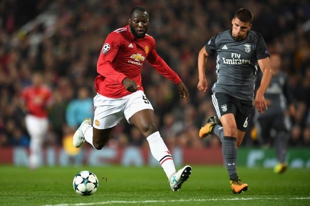 Hàng thủ Benfica chơi như mơ ngủ, dâng chiến thắng cho Man Utd - Bóng Đá