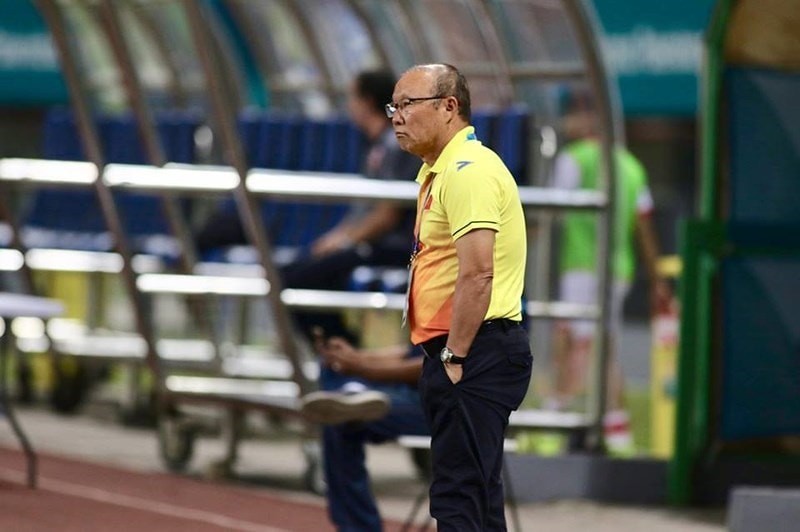 CẬN CẢNH: Văn Thanh bị cầu thủ U23 Bahrain đạp gầm giày thô bạo - Bóng Đá
