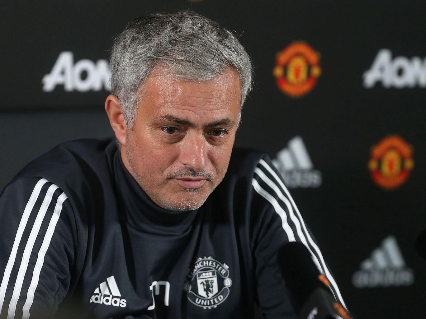 Mourinho đáp trả chỉ trích: 
