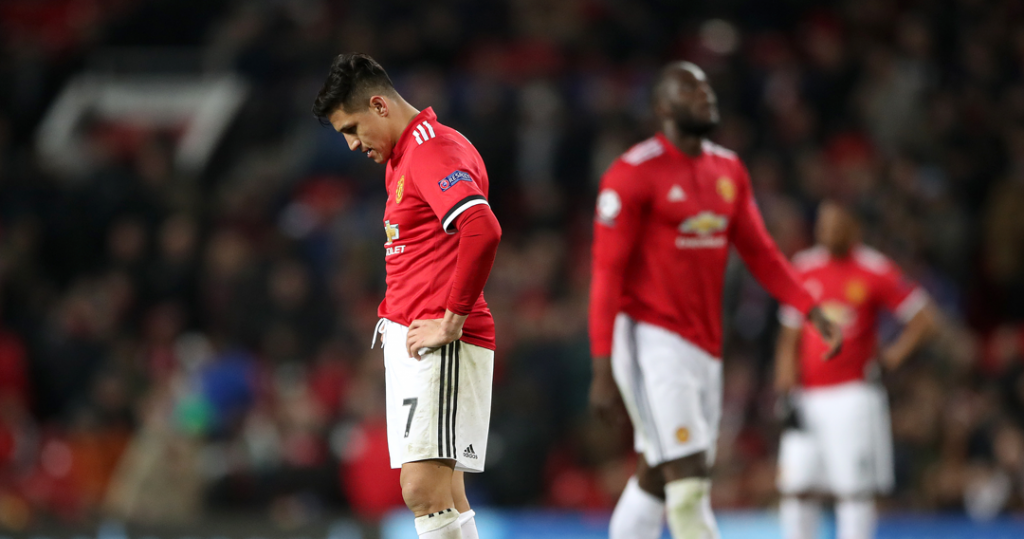 Sanchez hậm hực tới sân tập khi bị Mourinho loại khỏi đội hình M.U - Bóng Đá