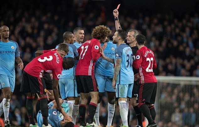 Mourinho vẫn chưa tha thứ Aguero - Bóng Đá