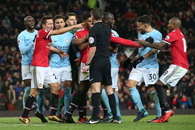 DIỄN BIẾN ẩu đả M.U - Man City: Choảng nhau như phim Hollywood - Bóng Đá