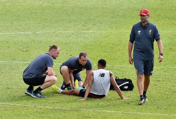 Liverpool 'trảm' cánh tay phải của Jurgen Klopp trước đại chiến Man Utd - Bóng Đá