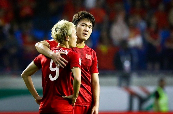 Xuân Trường tiếc nuối khi Văn Toàn bỏ lỡ cơ hội sút tung lưới Nhật Bản - Bóng Đá