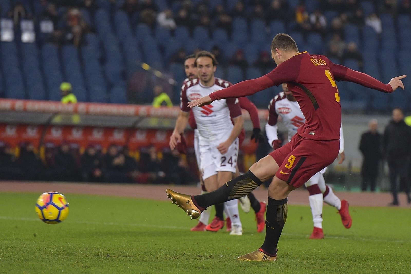 Dzeko sút hỏng penalty, Roma dừng bước tại Coppa Italia - Bóng Đá