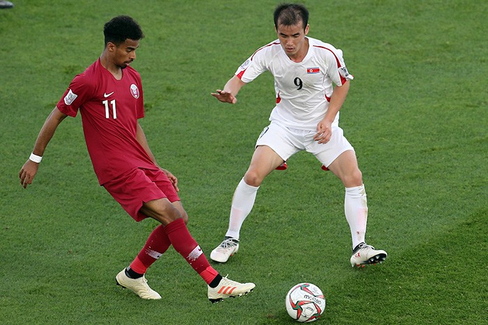 Quang Hải sánh vai 