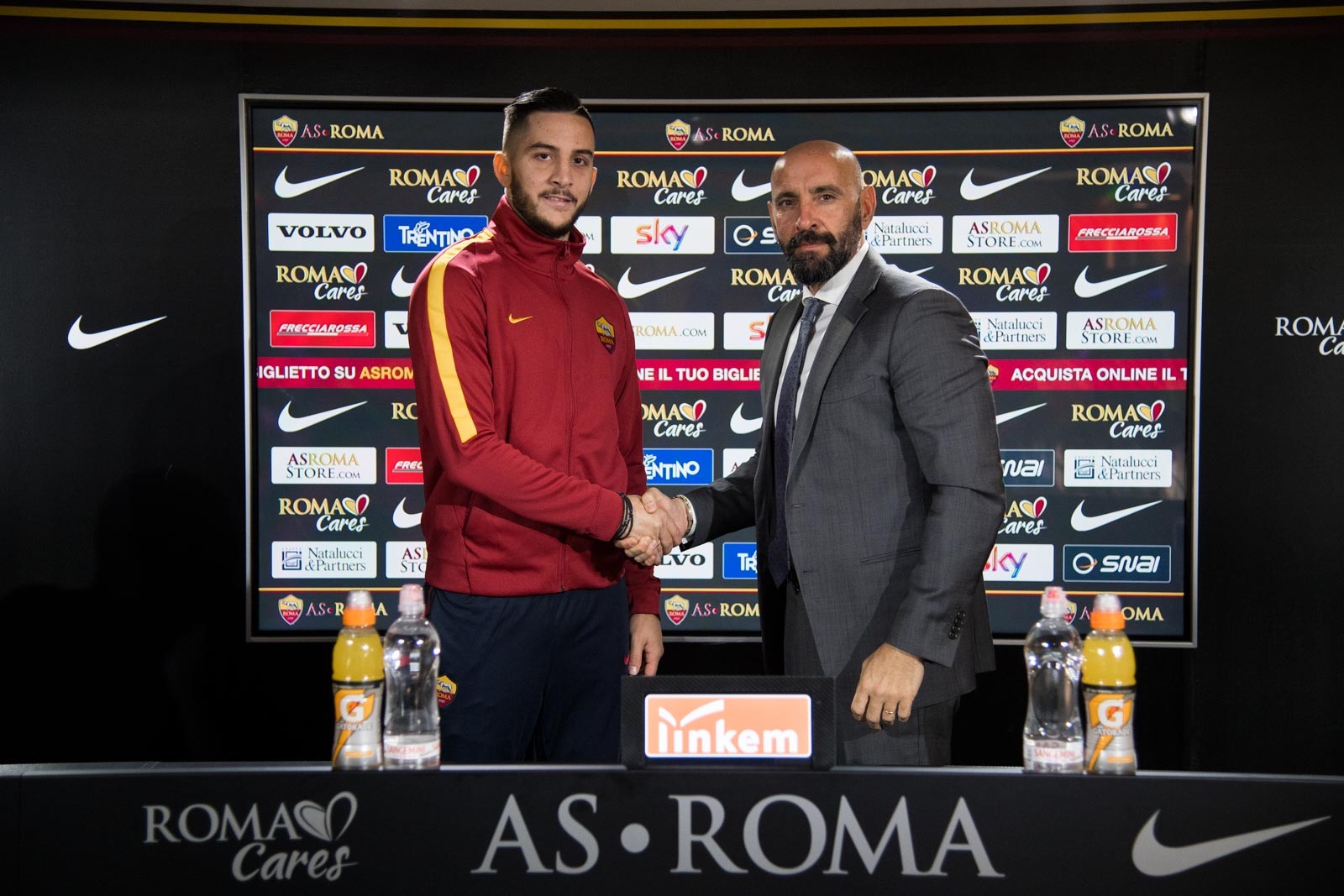 Manolas, Monchi trầm tư trong ngày ký hợp đồng  - Bóng Đá