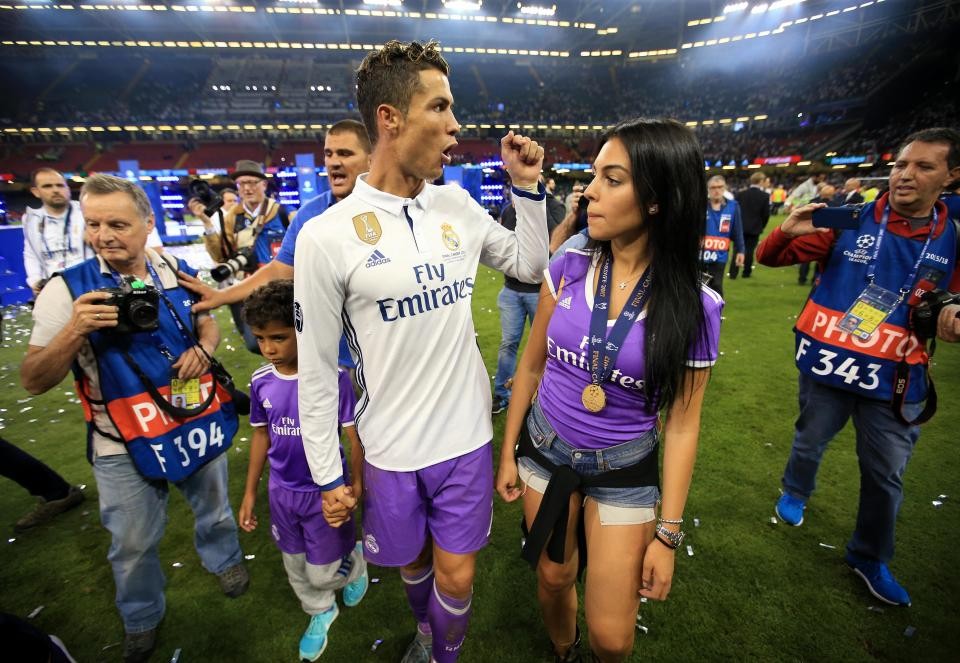 Bí mật cuộc đời Cristiano Ronaldo (p.2):  - Bóng Đá
