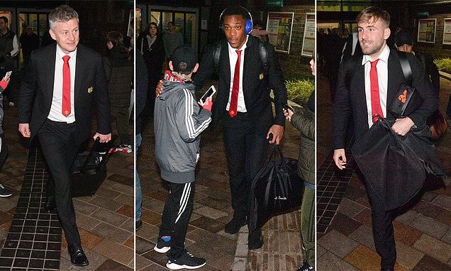 Ảnh Man Utd trở lại Manchester - Bóng Đá