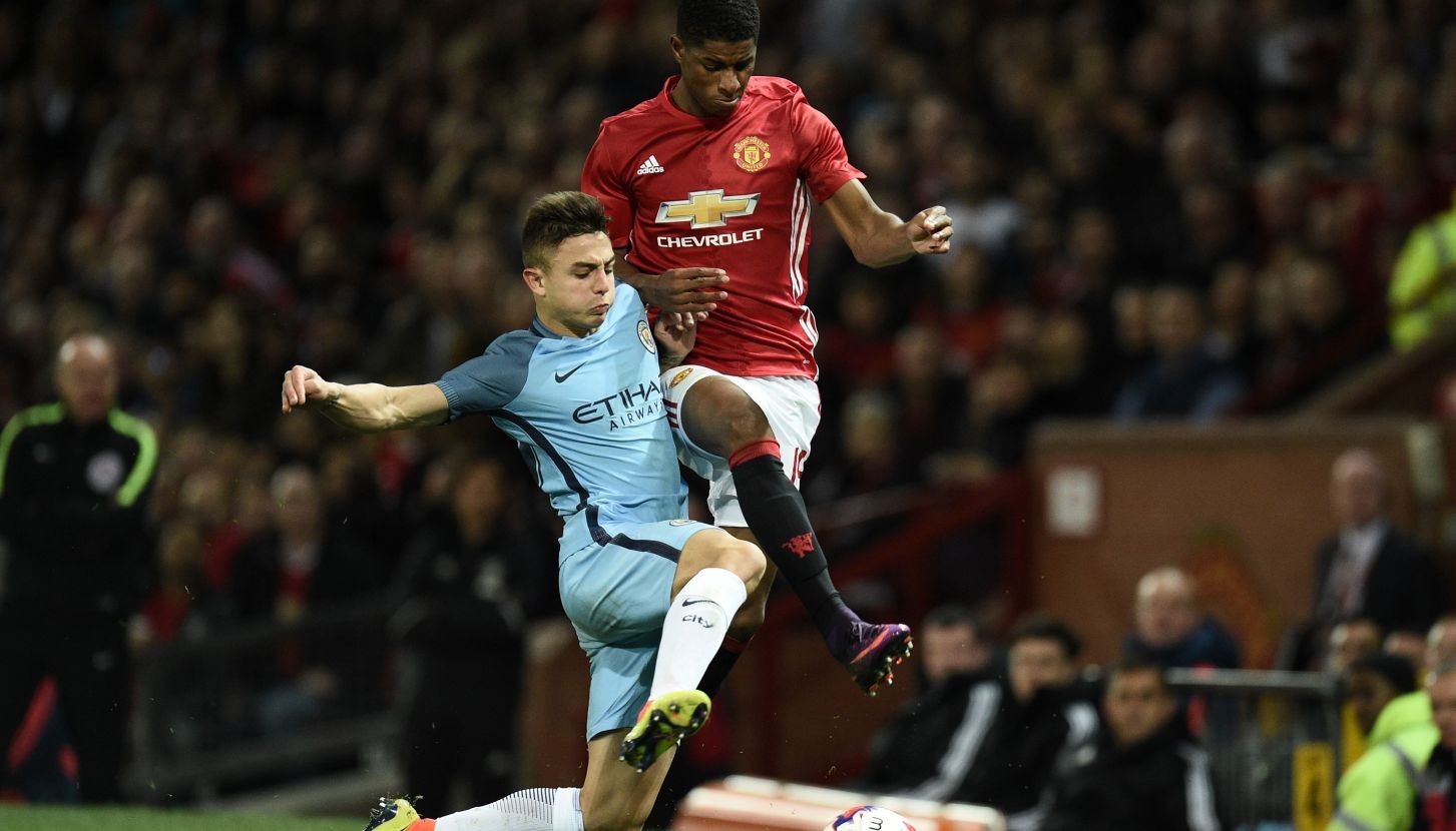 Rashford khoác lên chiếc áo đấu lạ hoắc trước derby Manchester - Bóng Đá