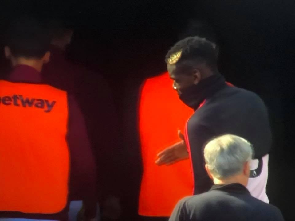 Pogba cười thầm đá đểu Mourinho? - Bóng Đá