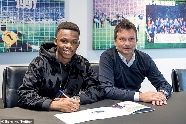 CHÍNH THỨC! Man City lại 'chảy máu tài năng', một Sancho nữa cập bến Bundesliga - Bóng Đá
