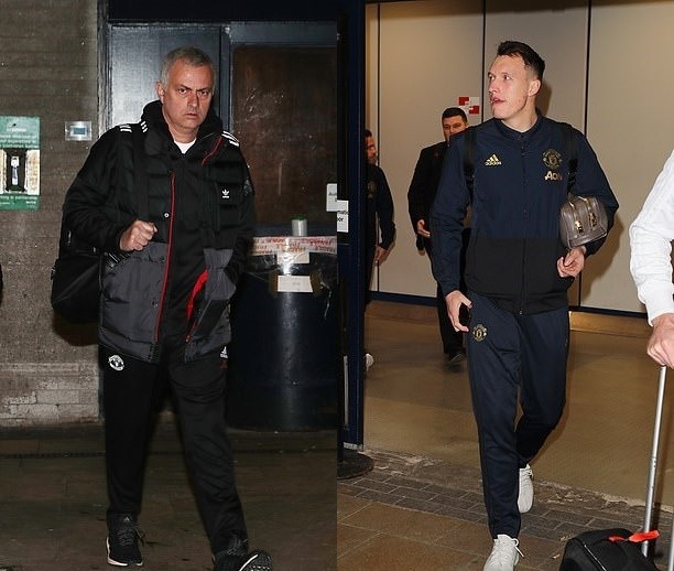 Ảnh Man United trở lại Manchester - Bóng Đá
