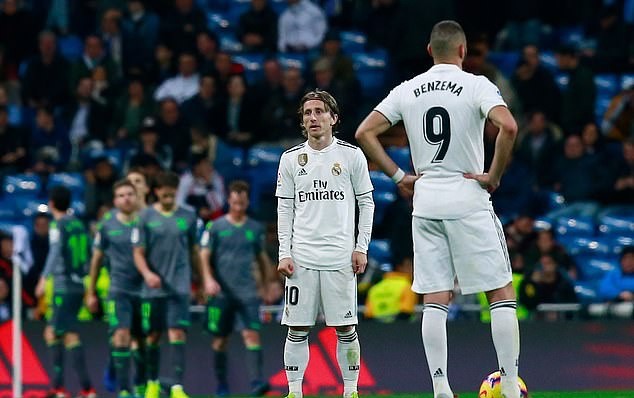 Điều gì đang xảy ra với Madrid: 30 nghìn ghế trống ở Bernabeu; Chờ Mourinho giải cứu? - Bóng Đá