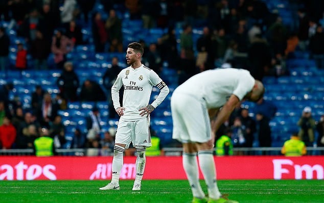 Điều gì đang xảy ra với Madrid: 30 nghìn ghế trống ở Bernabeu; Chờ Mourinho giải cứu? - Bóng Đá