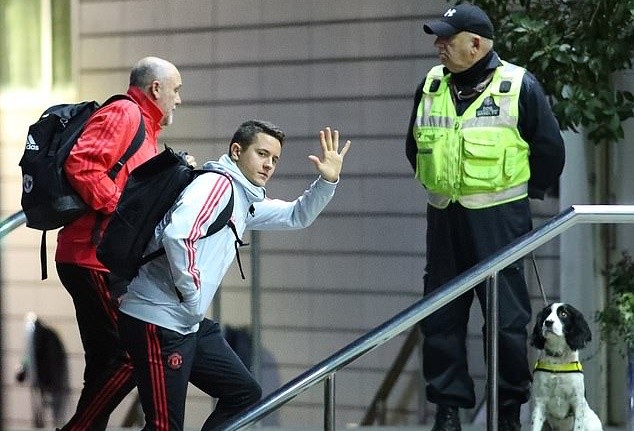 Ảnh Man United tập trung Bournemouth - Bóng Đá