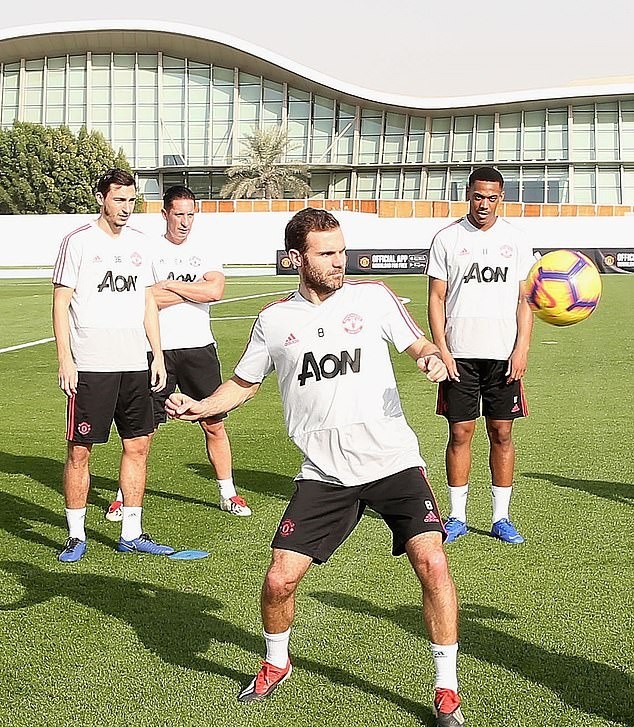 Solskjaer truyền kỹ năng ghi bàn cho 3 sát thủ của Man Utd trên sân tập - Bóng Đá