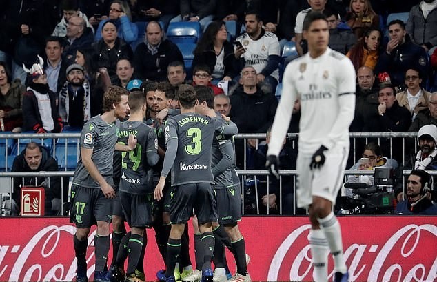 Điều gì đang xảy ra với Madrid: 30 nghìn ghế trống ở Bernabeu; Chờ Mourinho giải cứu? - Bóng Đá