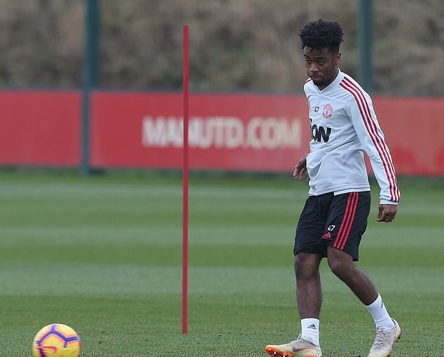 Solskjaer giữ lời hứa, hàng loạt 'măng non' xuất hiện trên sân tập Man Utd - Bóng Đá