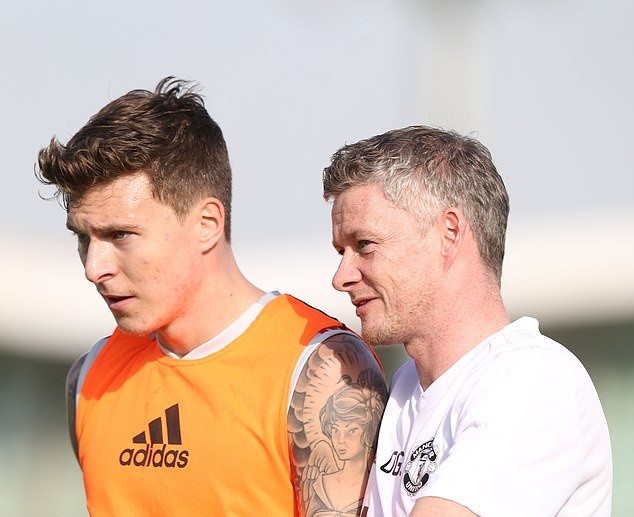 Solskjaer truyền kỹ năng ghi bàn cho 3 sát thủ của Man Utd trên sân tập - Bóng Đá