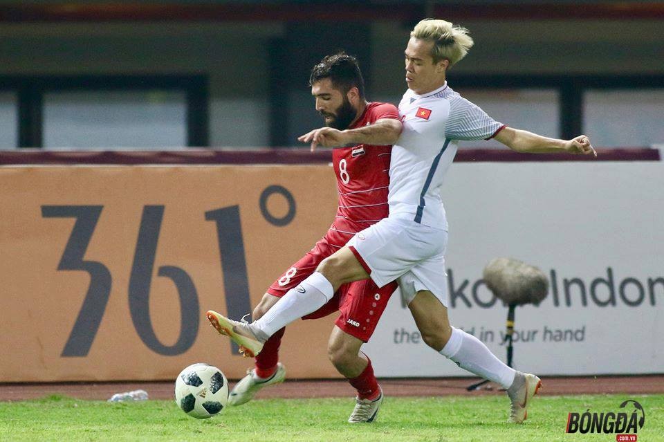 Costa chơi bẩn trong ngày Ronaldo rực sáng - Bóng Đá