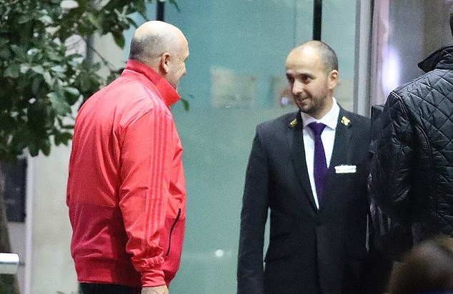 Ảnh Man Utd tới khách sạn - Bóng Đá