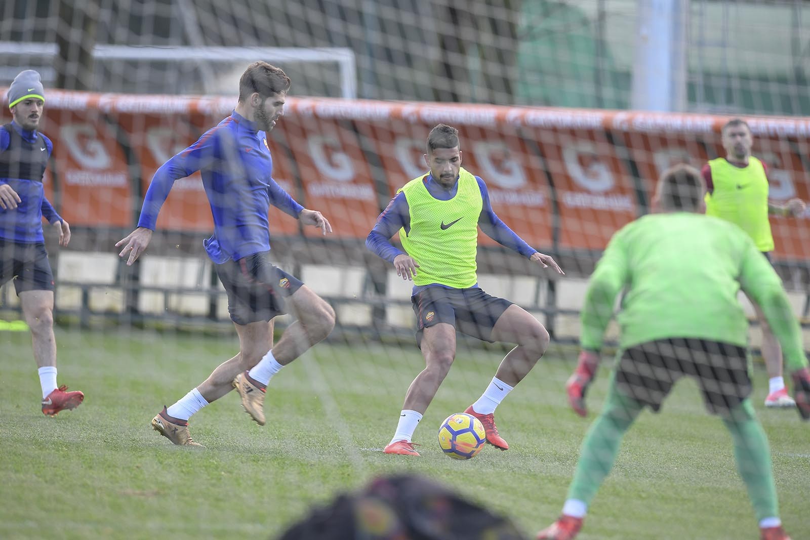 Roma muốn 'bóc lột' Sassuolo đến tận xương tủy - Bóng Đá