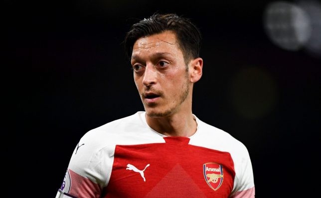 Lại mất tích khi Arsenal thắng, Ozil phản ứng bất ngờ - Bóng Đá