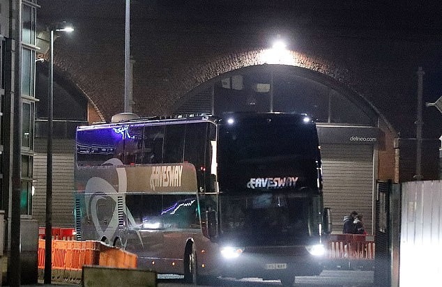 Ảnh Man Utd tới khách sạn - Bóng Đá
