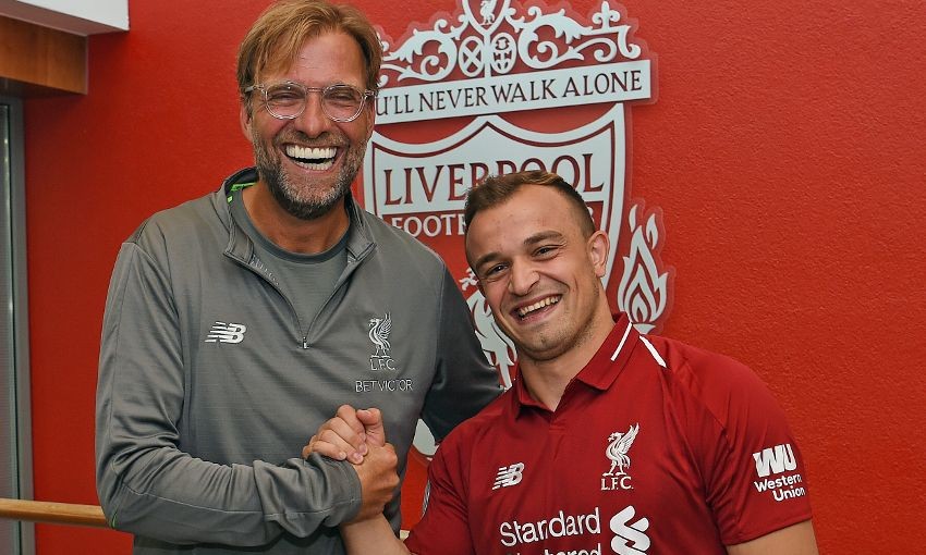 Xherdan Shaqiri rạng rỡ bên cạnh các đồng đội mới - Bóng Đá