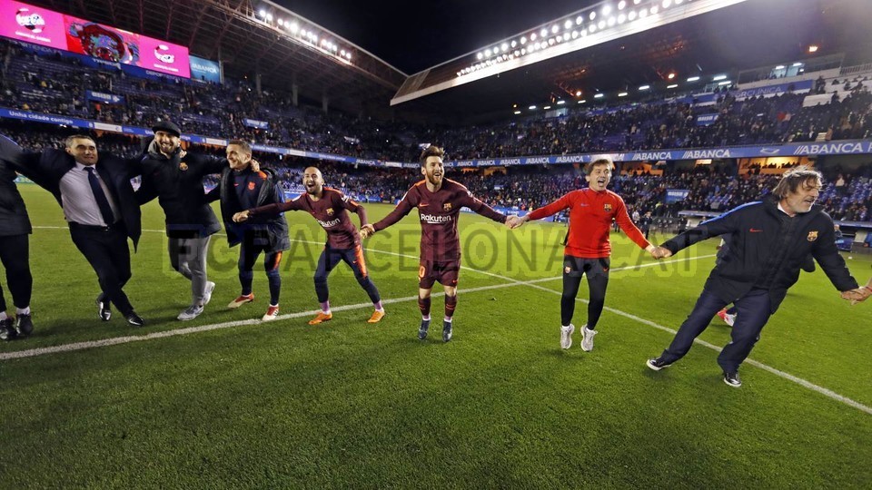 Barcelona mừng vô địch - Bóng Đá