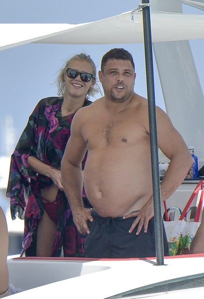 Ronaldo de Lima lộ thân hình béo tròn, ăn uống vô độ - Bóng Đá
