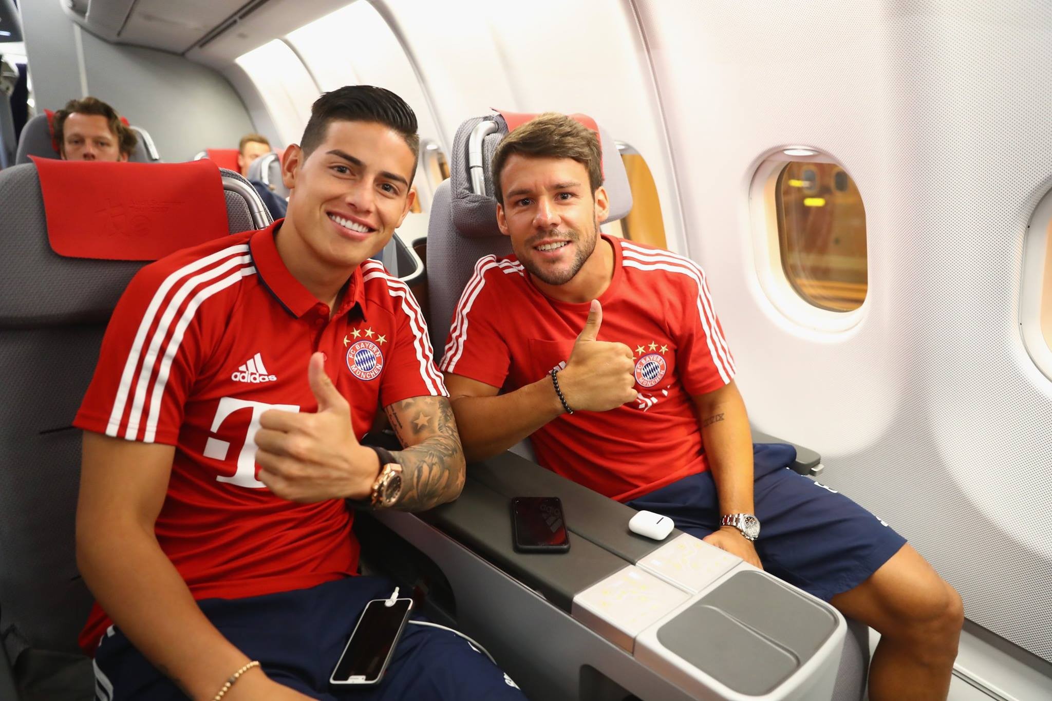 James Rodriguez bảnh trai hơn cả tài tử điện ảnh ở Trung Quốc - Bóng Đá