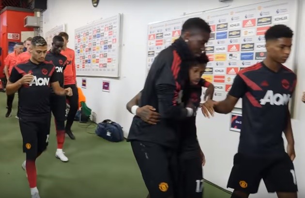Mata Bailly Pogba ôm Fred - Bóng Đá