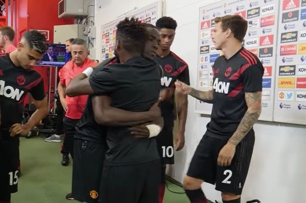 Mata Bailly Pogba ôm Fred - Bóng Đá