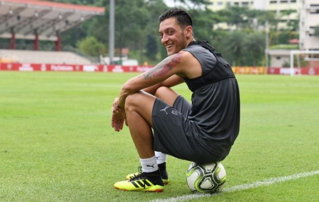 Unai Emery tiết lộ phương pháp sẽ giúp Ozil trở lại sau căng thẳng ở Đức - Bóng Đá
