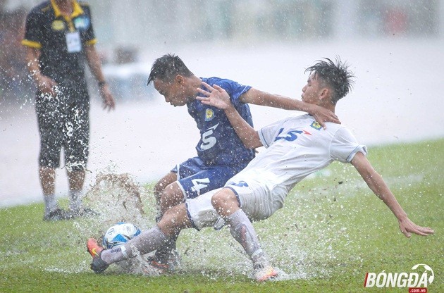 Chùm ảnh: Lứa đàn em Công Phượng thất bại trong trận thuỷ chiến với U17 PVF - Bóng Đá