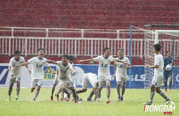 Chùm ảnh: Lứa đàn em Công Phượng thất bại trong trận thuỷ chiến với U17 PVF - Bóng Đá