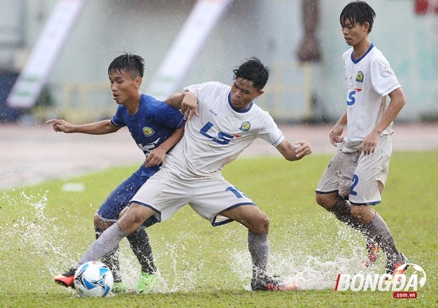 Chùm ảnh: Lứa đàn em Công Phượng thất bại trong trận thuỷ chiến với U17 PVF - Bóng Đá